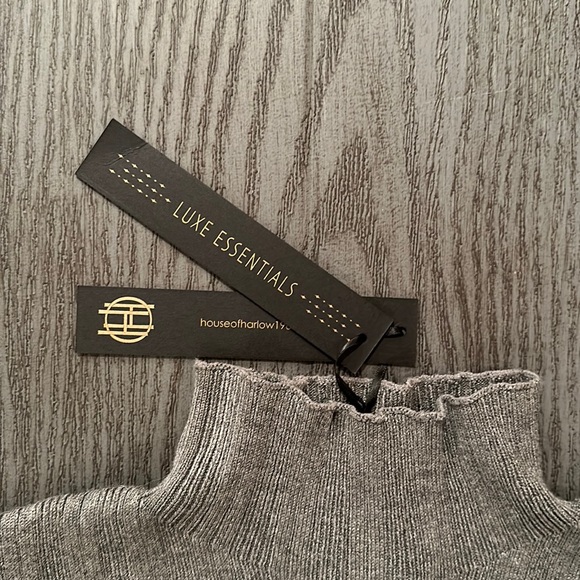 House of Harlow Mock Turtleneck - New - Picture 5 of 7